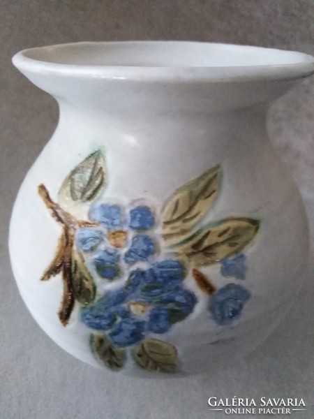 Kőporcelán váza, papagáj motívummal