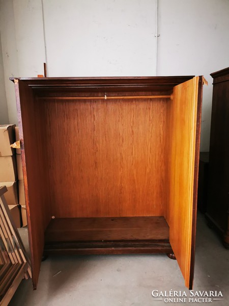 Colonial hanging cabinet