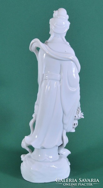 Fehér porcelán Guan Yin bodhiszattva figura