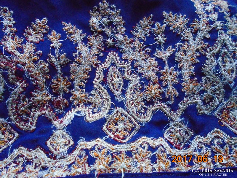 Blouse richly embroidered with handmade Zardozi silver metal thread