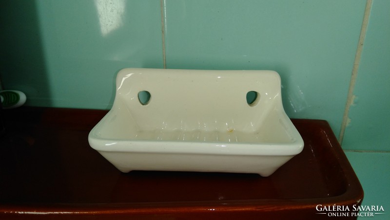 Antik porcelán 6 darabos fürdőszobai garnitúra : szappantartó, törülközőtartó  és 3 db fogas