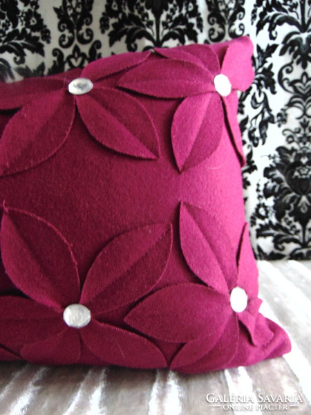 Cyclamen decorative cushion cover