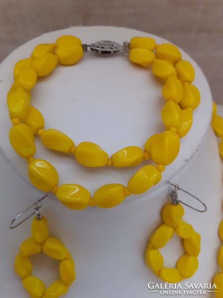 Retro beautiful condition yellow porcelain eye necklace set
