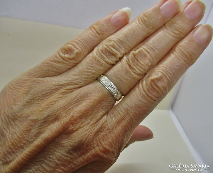 Különleges gyémántmetszett  ezüst gyűrű,