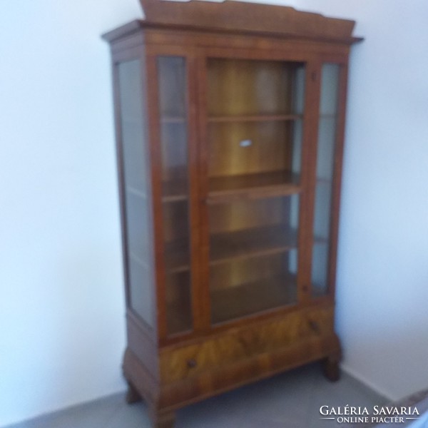 Front opening display case, display cabinet.