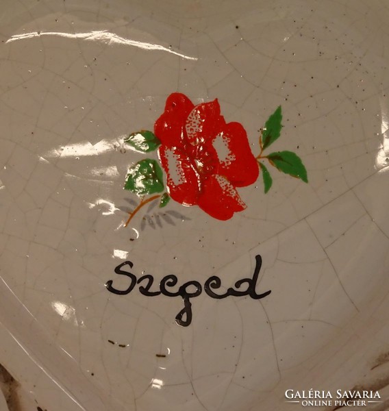1F214 Szív alakú SZEGED feliratos virágmintás fonott porcelán tálka