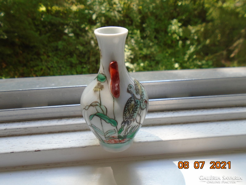 Kézzel festett, kínai váza vörös koronás daru párossal, vaspiros sárkány fogóval 4 írásjel jelzés