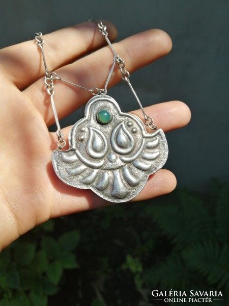 Silver box necklace with chrysoprase