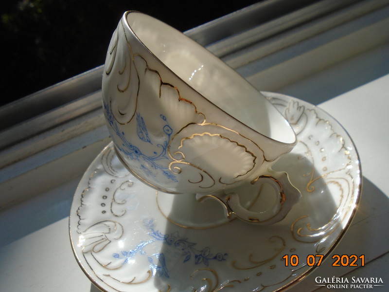 19.sz Újszerű rokokó dombor kagyló és festett kék cinke,virág mintákkal,teás csésze alátéttel
