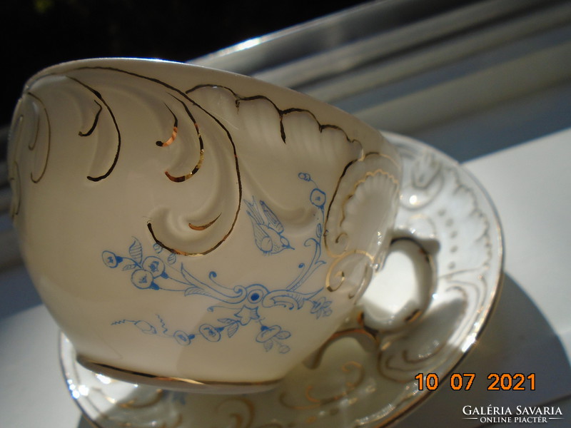 19.sz Újszerű rokokó dombor kagyló és festett kék cinke,virág mintákkal,teás csésze alátéttel