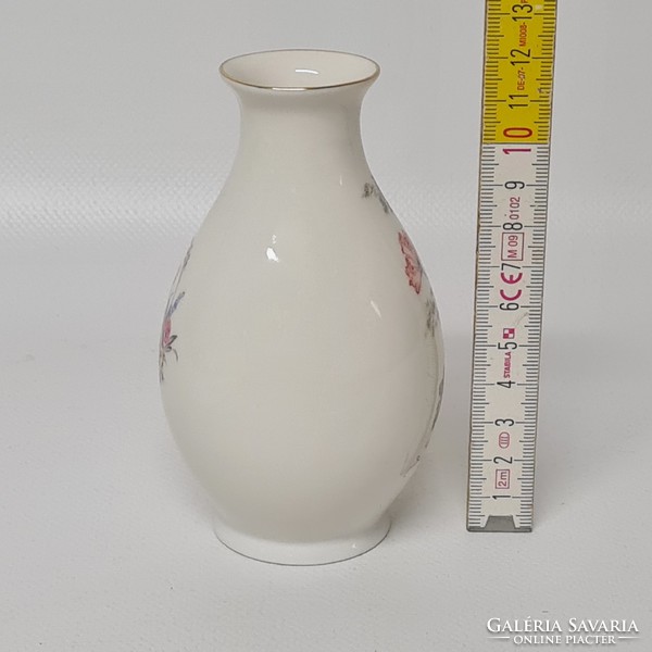 Hollóházi virágmintás porcelán díszváza (1823)