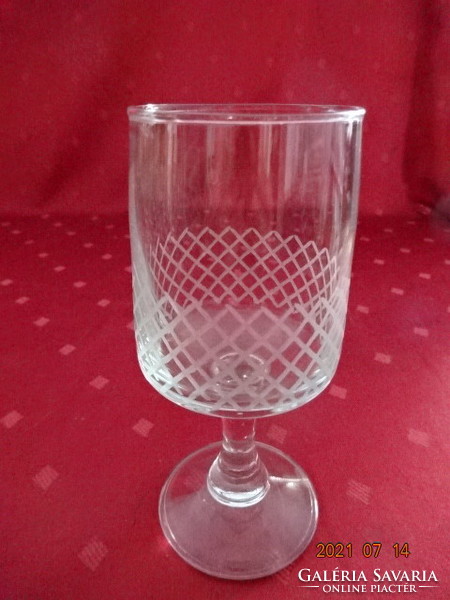 Stemmed wine glass, cube polished, height 13.5 cm. He has!