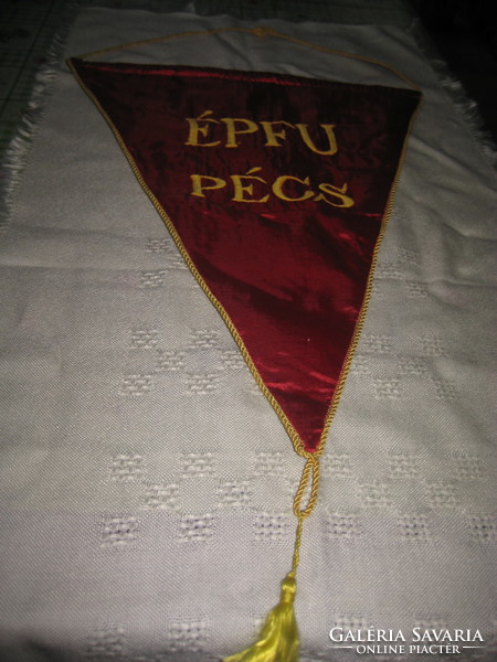 Szocialista emlék  :Munkahelyi Olimpia 1981 Győr - Pécs  selyem zászló 36 x 50 cm