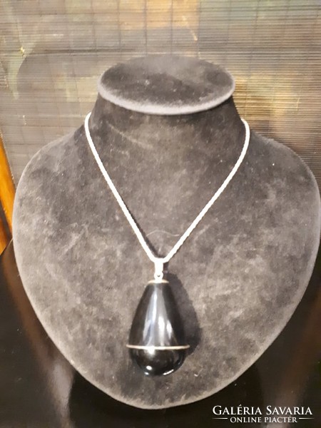 Unique vinyl pendant in silver socket
