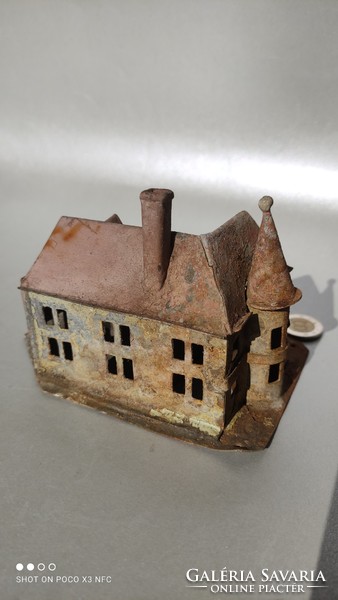 Különleges bádog kézimunkával készült antik régi ház eredeti állapotban antik makett