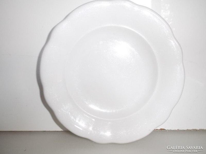 Plate - marked - Czechoslovakia - 19 cm - porcelain - flawless