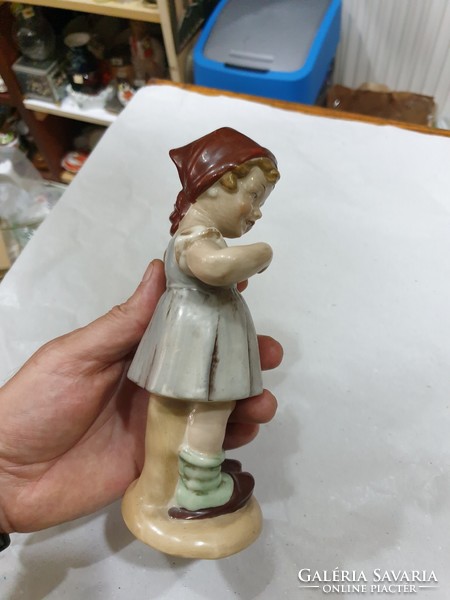 Bertram porcelán figura