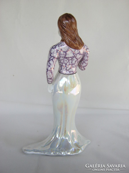 Porcelán nő báli ruhában