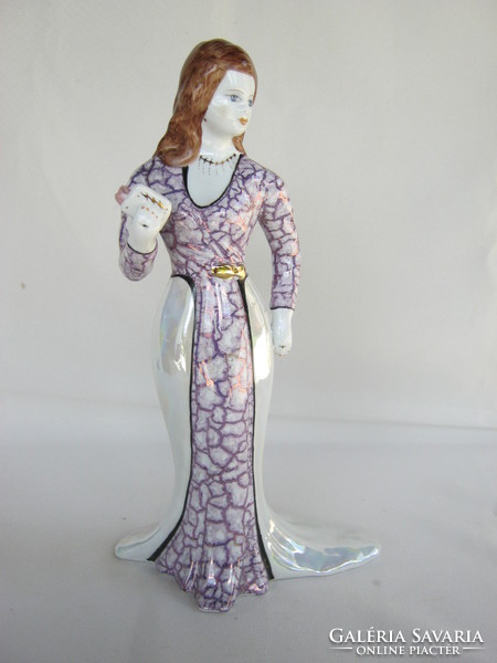 Porcelán nő báli ruhában