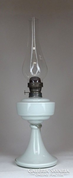 1F575 Antik tejfehér fújt üveg petróleumlámpa cilinderrel