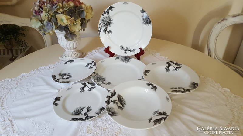 2 Personal royal worcester plate sets