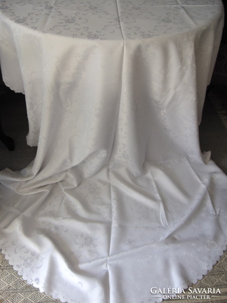 White silk tablecloth 154 x 256 cm oval!