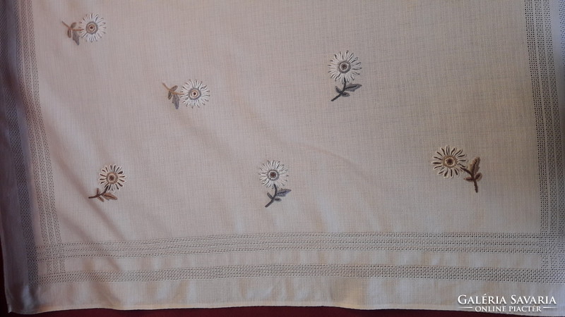 Tablecloth with floral embroidery