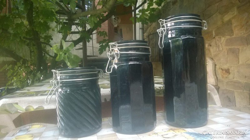 2 thick-walled aroma-blocking glass bottles together