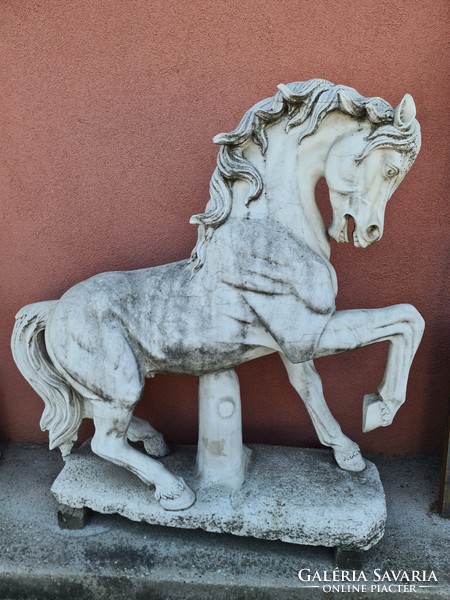 Antik márvány ló szobor