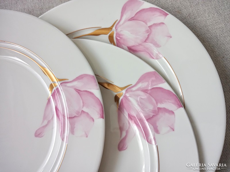 Hutschenreuther csontporcelán rózsaszín arany virágos tányérok 3db
