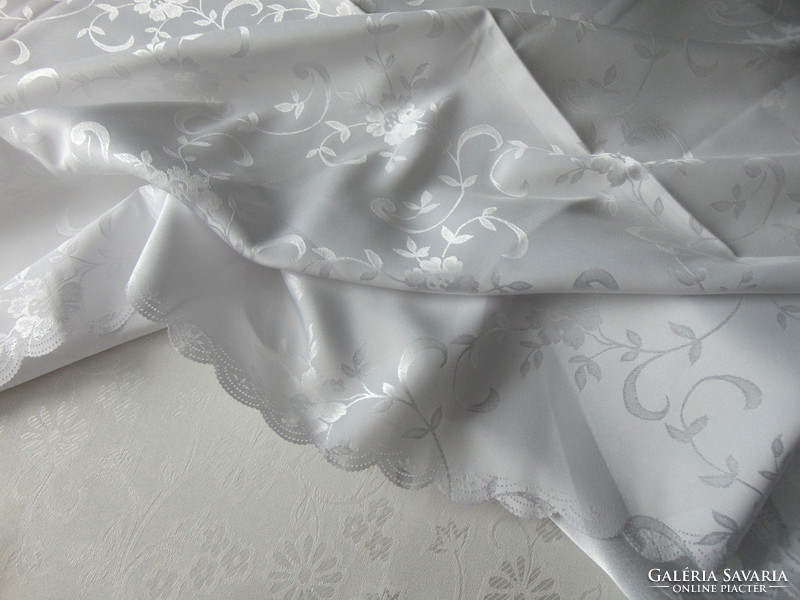 Elegant white silk damask tablecloth 144 x 144 cm square