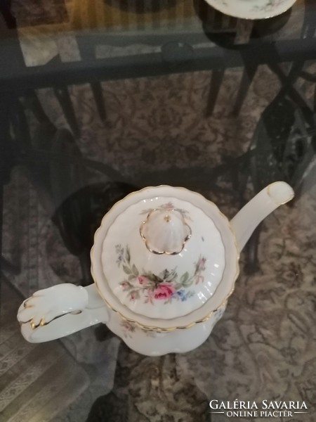 Royal Albert által készített Moss Roses teás/kávés kancsó