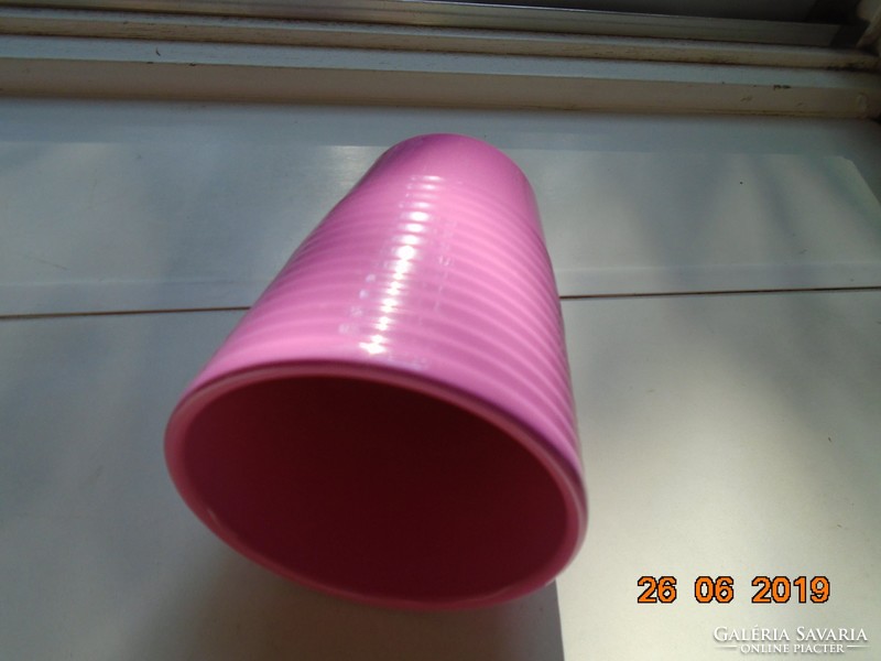 Hibátlan Rózsaszínű mázas kerámia kaspó lépcsőzetes mintával