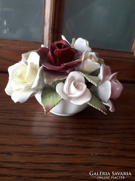 Porcelán rózsa kosár 15 cm átmérő, 7 cm magas