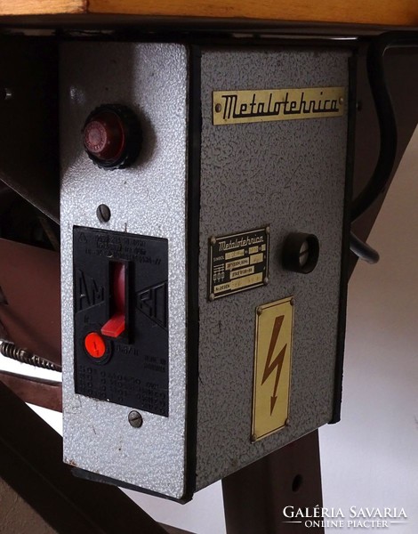 1F681 Kétpedálos 4 szálas Metalotechnica Interlock ipari varrógép 1991