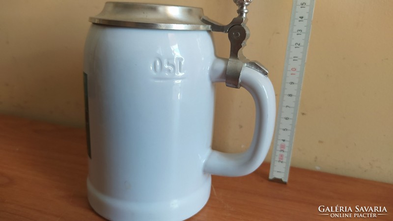 (K) beer mug with a tin lid with an interesting image