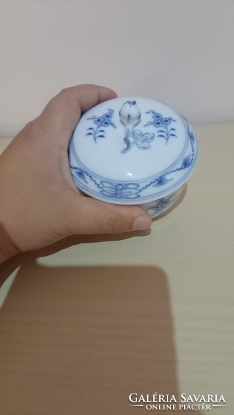 Old Meissen porcelain bonbonier with blue and white pattern with swords