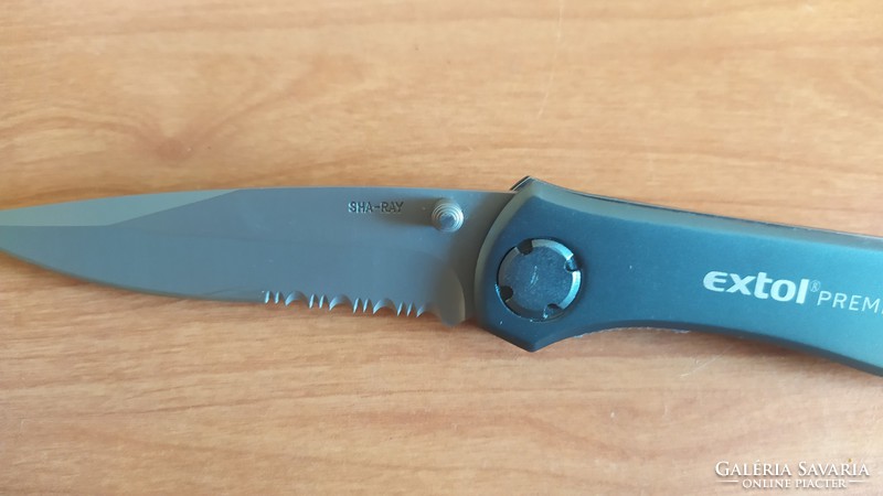 Knife with a metal frame