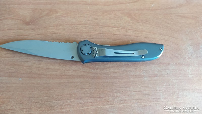 Knife with a metal frame
