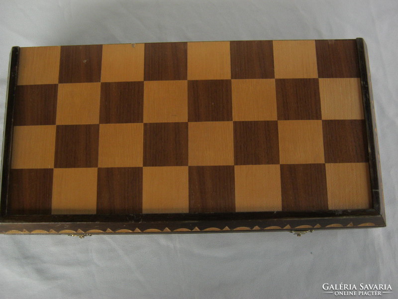 Retro ... Wooden chess set with carved weighted pieces