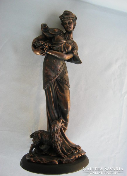 Nő kutyával nagy méretű szobor 37 cm