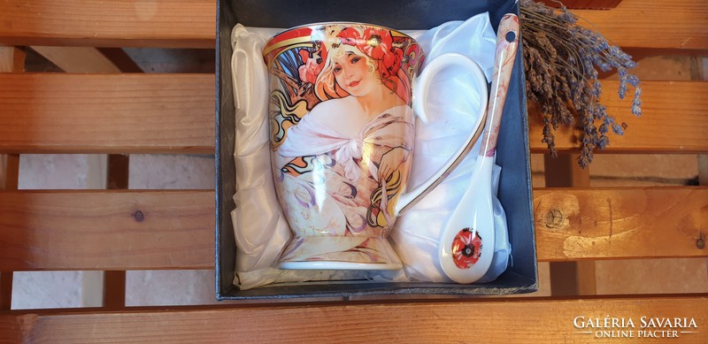 Alfons with mucha decor in tea cup box