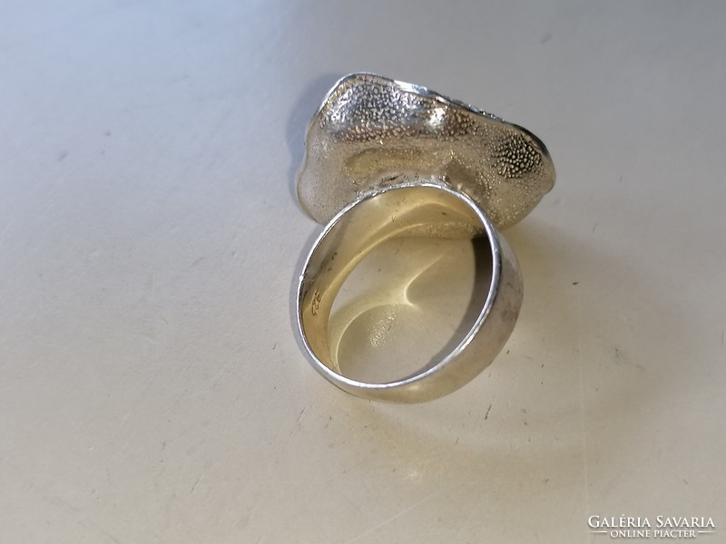 Ezüst gyűrű cirkonkövekkel díszítve 925