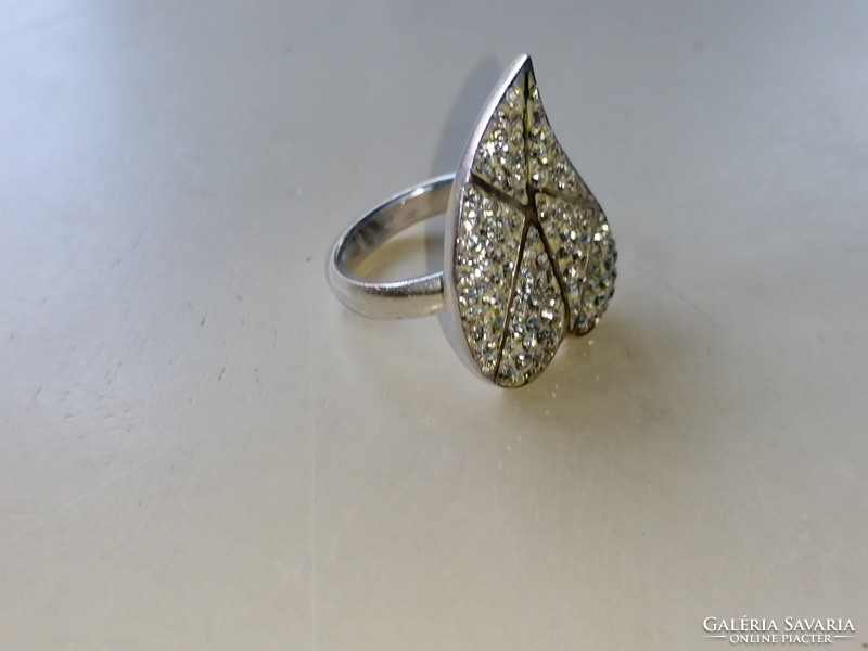 Silver imposing extravagant ring decorated with zircons 925