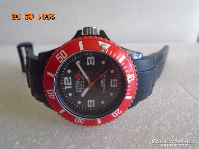 Silicone belted military men's watch in new condition limited edition