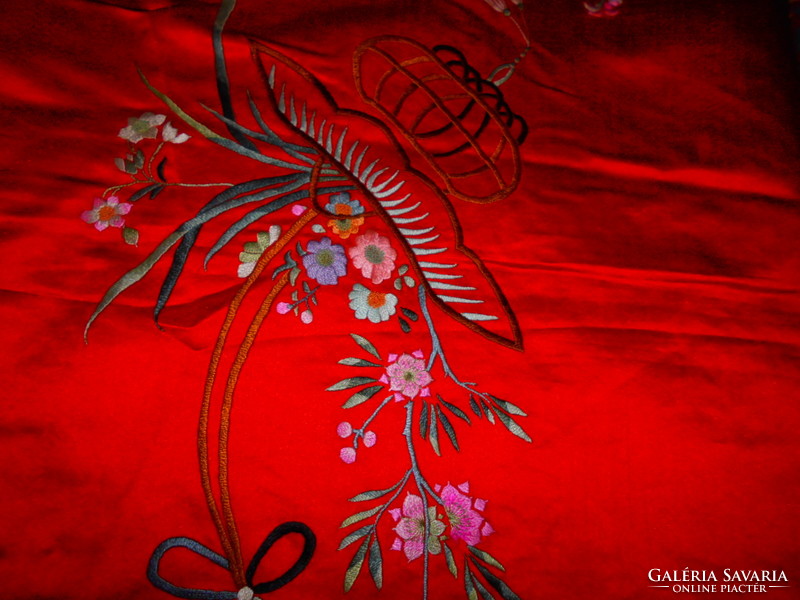 Kínai selyem hímzéssel terítő.-futó 74 cm X 34 cm