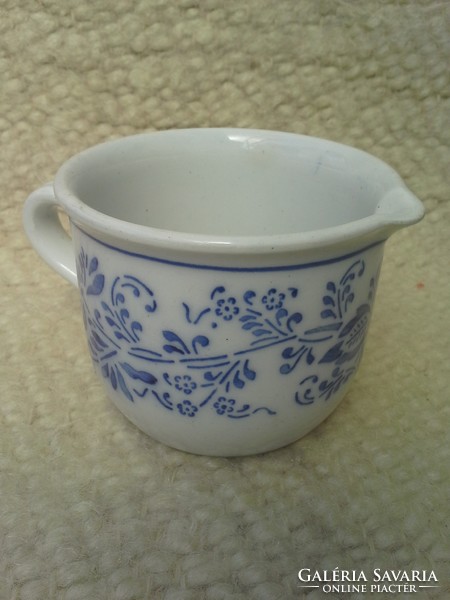 Flower-patterned, spouted, 5 dl, blue-white spout. I discounted it!