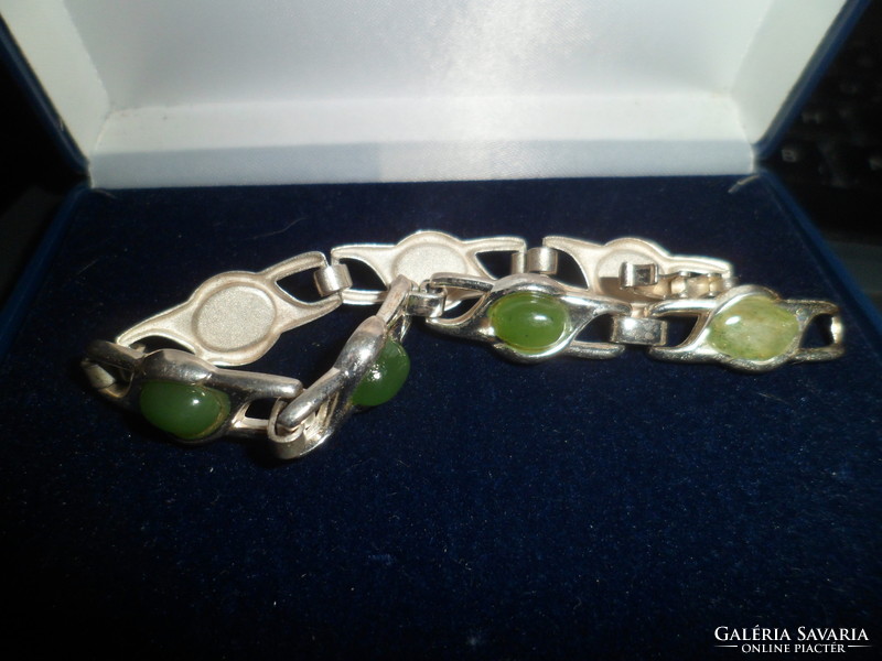 Silver bracelet / jade