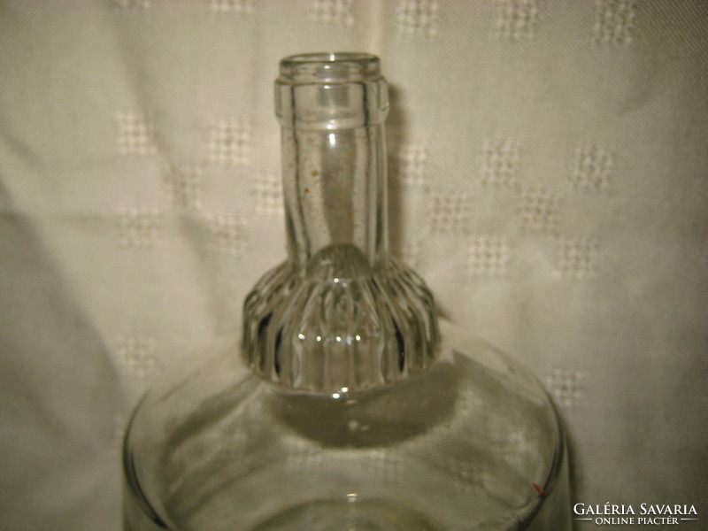 Destilerie  Perlaki  SV Benedik ,   feliratos  égetett szeszes üveg a 20 as évekből , 13,5 x 18,5 cm