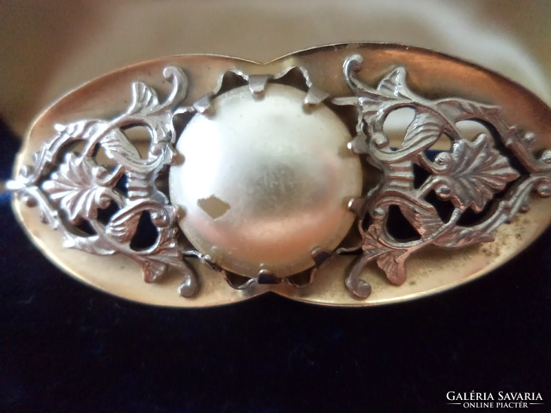 Filigree brooch with mother-of-pearl insert